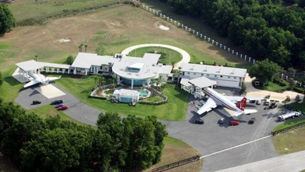 Foto - Bu evde tam iki uçak var!