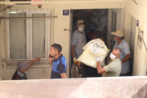 Foto - Bu evden tam 7 kamyon çöp çıktı