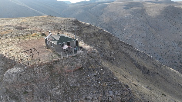 Foto - Bu eve tırmanmak cesaret istiyor! Uçurum kenarındaki evde kilit bulunmuyor