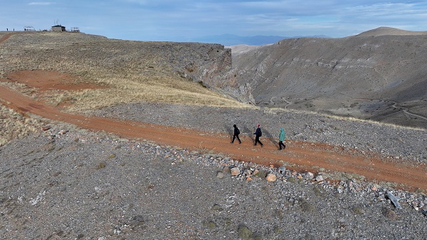 Foto - Bu eve tırmanmak cesaret istiyor! Uçurum kenarındaki evde kilit bulunmuyor