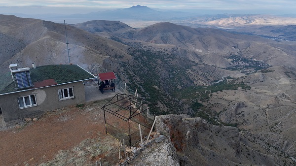 Foto - Bu eve tırmanmak cesaret istiyor! Uçurum kenarındaki evde kilit bulunmuyor