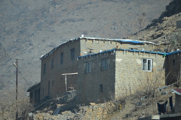 Foto - Bu evlerin sırrı ne? Hem kolonsuz hem de dimdik ayakta