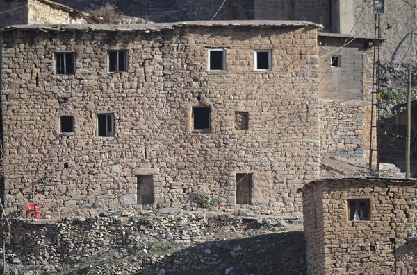 Foto - Bu evlerin sırrı ne? Hem kolonsuz hem de dimdik ayakta