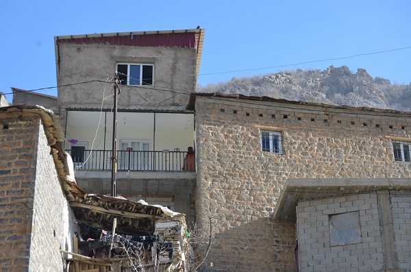 Foto - Bu evlerin sırrı ne? Hem kolonsuz hem de dimdik ayakta