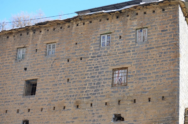 Foto - Bu evlerin sırrı ne? Hem kolonsuz hem de dimdik ayakta