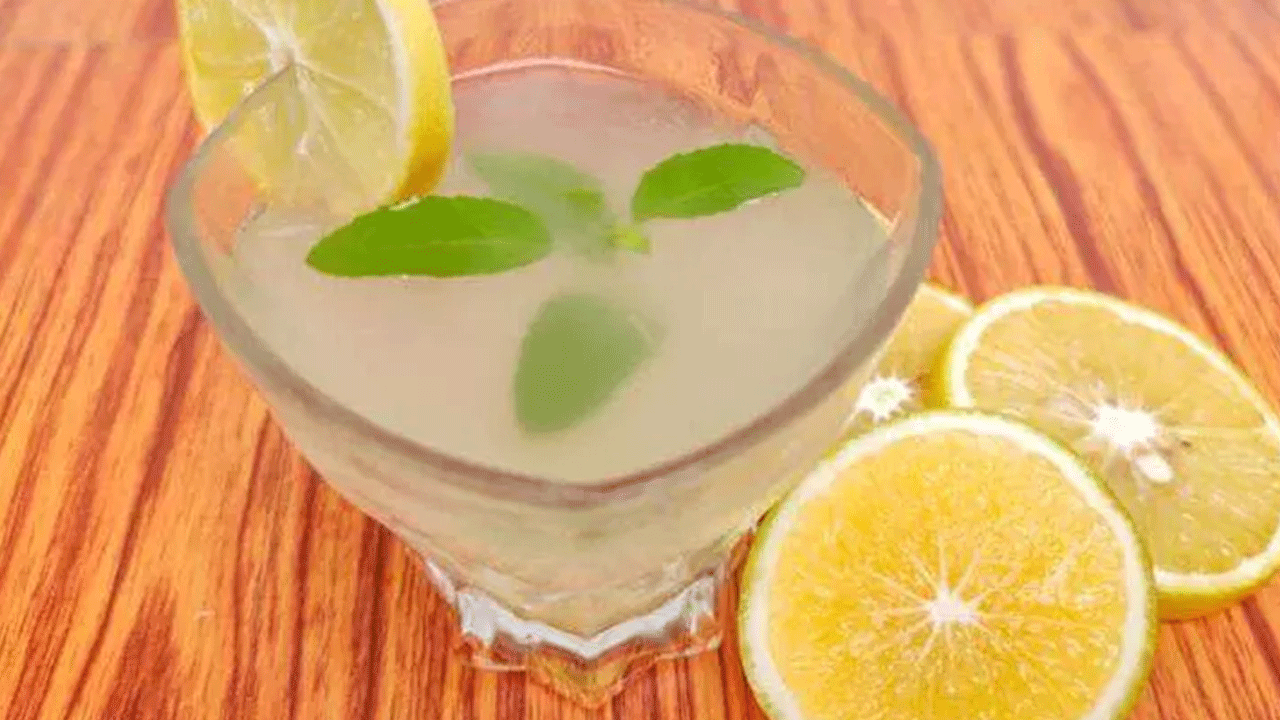 Foto - Bu faydalarını biliyor musunuz? Sahurda limonlu su içince...