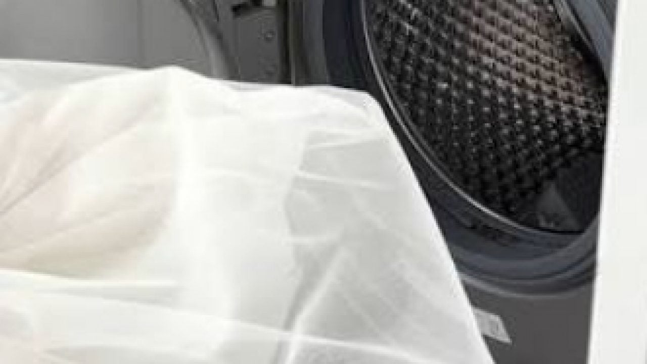 Foto - Bu fikir sizi mutlu edecek: Makineyi ağzına kadar doldurmayın! Perdelerin daha temiz çıkması için... 