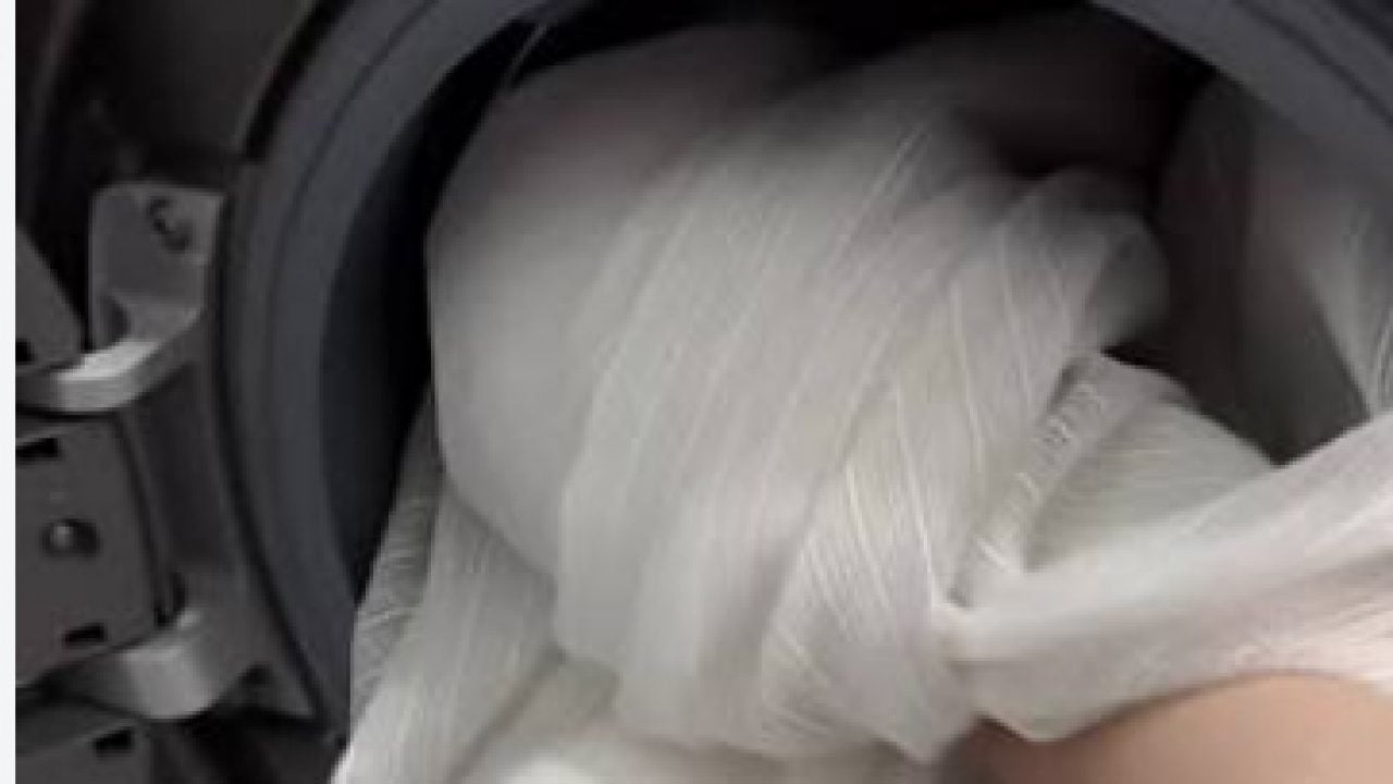 Foto - Bu fikir sizi mutlu edecek: Makineyi ağzına kadar doldurmayın! Perdelerin daha temiz çıkması için... 