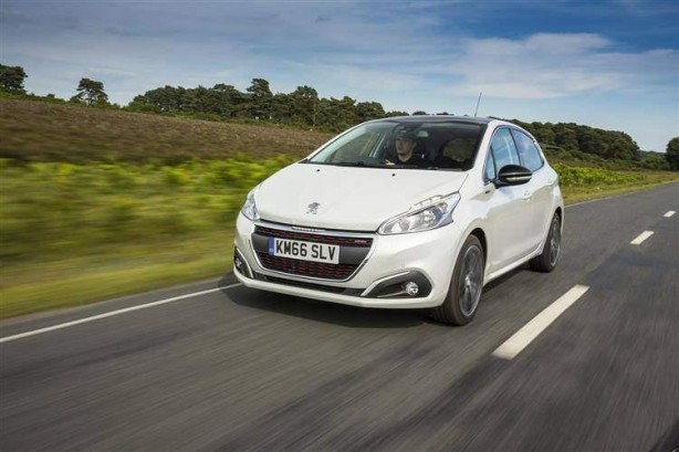 Foto - Bu fiyatlara peynir ekmek gibi gidiyor! İşte düşük fiyata satılan 10 otomobil...