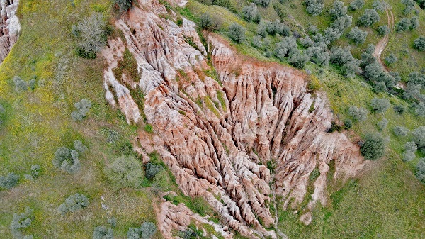 Foto - Bu fotoğraf Türkiye'de çekildi! Renkli peri bacaları keşfedilmeyi bekliyor