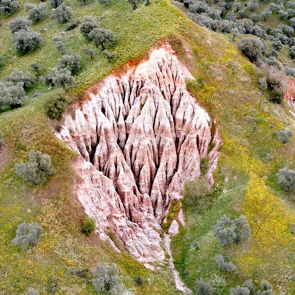 Foto - Bu fotoğraf Türkiye'de çekildi! Renkli peri bacaları keşfedilmeyi bekliyor
