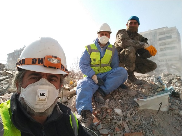 Foto - Bu fotoğraflar yürekleri yaktı! Depremi anlatan en acı kareler