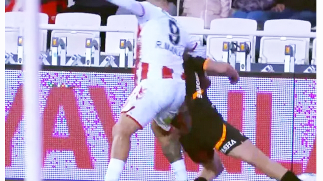 Bu futbol katilini hatırladınız mı? Olmaz olsun böyle hakemlik sistemi! Gündemi sarsa sarsa bir hal olmuştu…