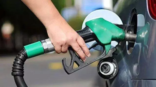 Foto - Bu gece akaryakıt fiyatlarına bir zam daha geliyor