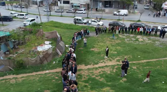 Foto - Bu gelenek asırlardır sürüyor! Teker teker sıraya girip başladılar