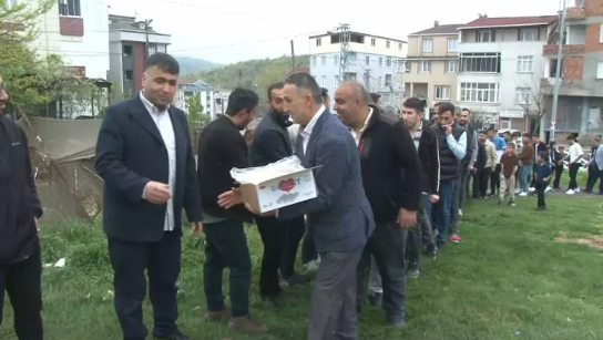 Foto - Bu gelenek asırlardır sürüyor! Teker teker sıraya girip başladılar