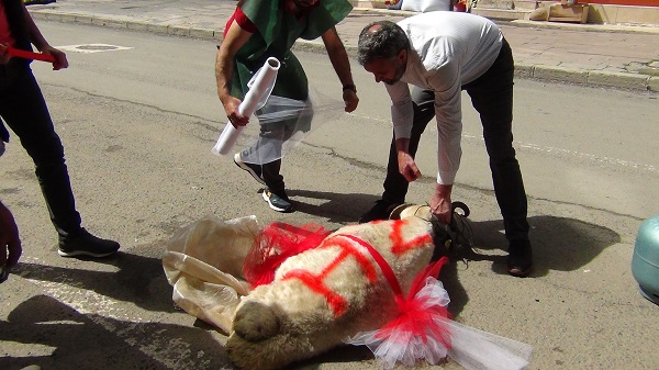 Foto - Bu gelenek Kars'ta halen sürüyor