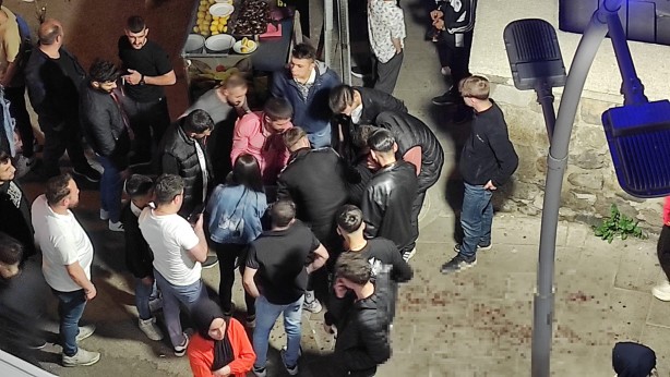 Foto - Bu gençlere ne oldu? Kavgalarında kan aktı...