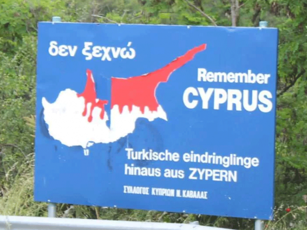 Foto - Bu gidişle akıllanmayacaklar! Yunanistan'ın dört bir yanında kanlı 'Kıbrıs' provokasyonu