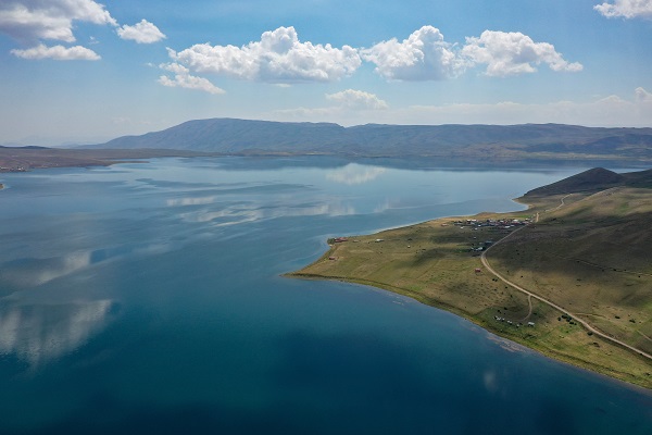 Foto - Bu göl sıcaktan kavrulan kuşların sığınağı