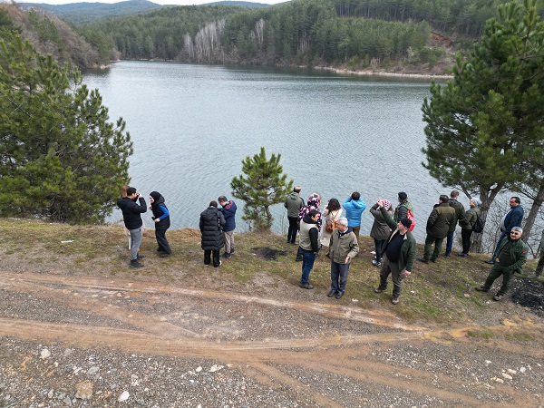 Foto - Bu gölet herkesi mest ediyor