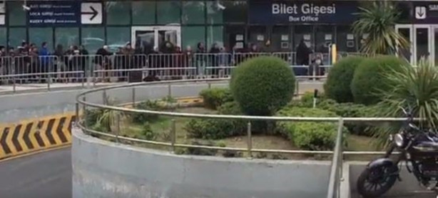 Foto - Bu görüntü bugün çekildi! Metrelerce kuyruk oluştu!