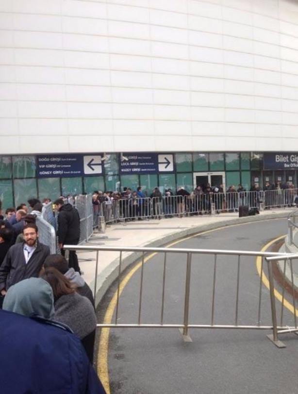 Foto - Bu görüntü bugün çekildi! Metrelerce kuyruk oluştu!