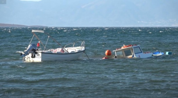 Foto - Bu görüntüler Ayvalık'ta çekildi! Tekneler tek tek battı