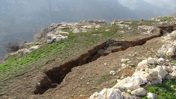 Foto - Bu görüntüler Malatya'da kaydedildi! 1400 rakımlı dağda korkutan manzara