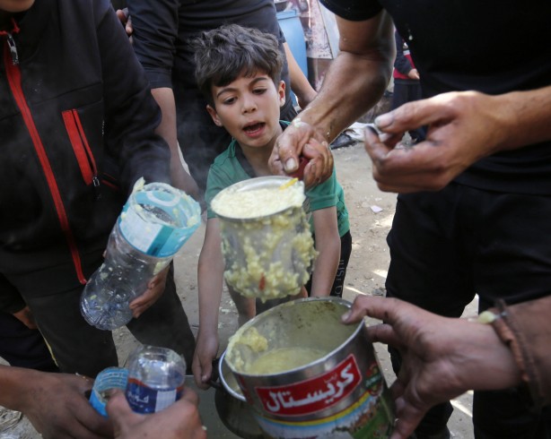 Foto - Bu görüntülere yürek dayanmaz! Binlerce Filistinli açlık ve susuzluk çekiyor! Yaşanan çatışmaların yükünü çocuklar taşıyor!