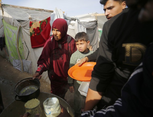 Foto - Bu görüntülere yürek dayanmaz! Binlerce Filistinli açlık ve susuzluk çekiyor! Yaşanan çatışmaların yükünü çocuklar taşıyor!