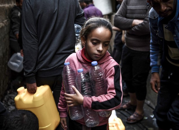 Foto - Bu görüntülere yürek dayanmaz! Binlerce Filistinli açlık ve susuzluk çekiyor! Yaşanan çatışmaların yükünü çocuklar taşıyor!