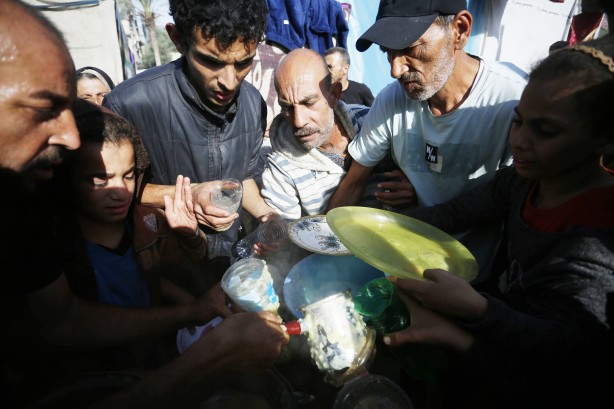 Foto - Bu görüntülere yürek dayanmaz! Binlerce Filistinli açlık ve susuzluk çekiyor! Yaşanan çatışmaların yükünü çocuklar taşıyor!