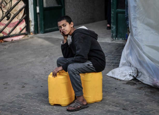 Foto - Bu görüntülere yürek dayanmaz! Binlerce Filistinli açlık ve susuzluk çekiyor! Yaşanan çatışmaların yükünü çocuklar taşıyor!