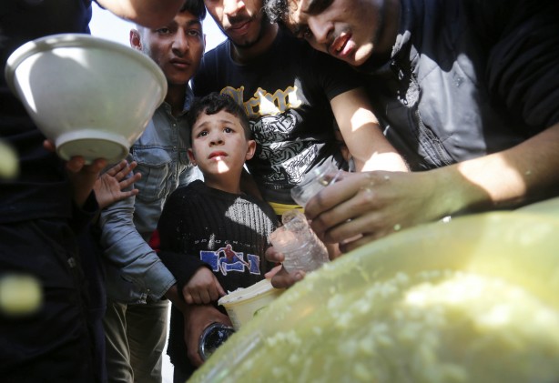 Foto - Bu görüntülere yürek dayanmaz! Binlerce Filistinli açlık ve susuzluk çekiyor! Yaşanan çatışmaların yükünü çocuklar taşıyor!