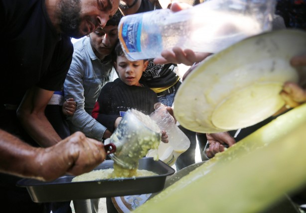 Foto - Bu görüntülere yürek dayanmaz! Binlerce Filistinli açlık ve susuzluk çekiyor! Yaşanan çatışmaların yükünü çocuklar taşıyor!