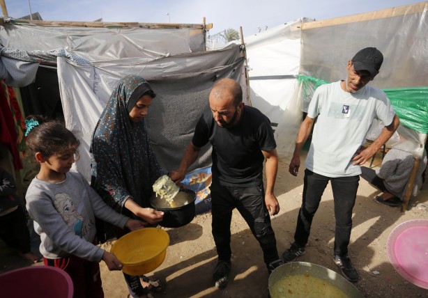Foto - Bu görüntülere yürek dayanmaz! Binlerce Filistinli açlık ve susuzluk çekiyor! Yaşanan çatışmaların yükünü çocuklar taşıyor!