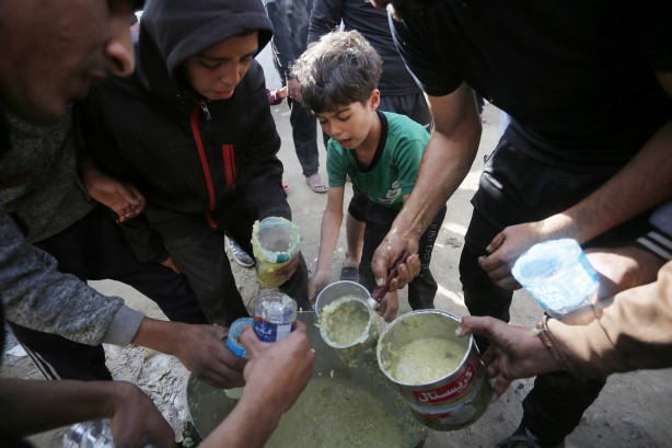 Foto - Bu görüntülere yürek dayanmaz! Binlerce Filistinli açlık ve susuzluk çekiyor! Yaşanan çatışmaların yükünü çocuklar taşıyor!
