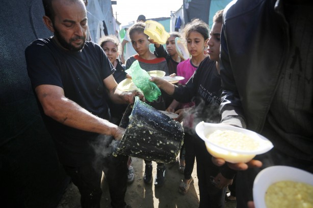 Foto - Bu görüntülere yürek dayanmaz! Binlerce Filistinli açlık ve susuzluk çekiyor! Yaşanan çatışmaların yükünü çocuklar taşıyor!