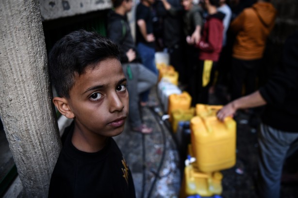 Foto - Bu görüntülere yürek dayanmaz! Binlerce Filistinli açlık ve susuzluk çekiyor! Yaşanan çatışmaların yükünü çocuklar taşıyor!