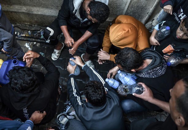 Foto - Bu görüntülere yürek dayanmaz! Binlerce Filistinli açlık ve susuzluk çekiyor! Yaşanan çatışmaların yükünü çocuklar taşıyor!