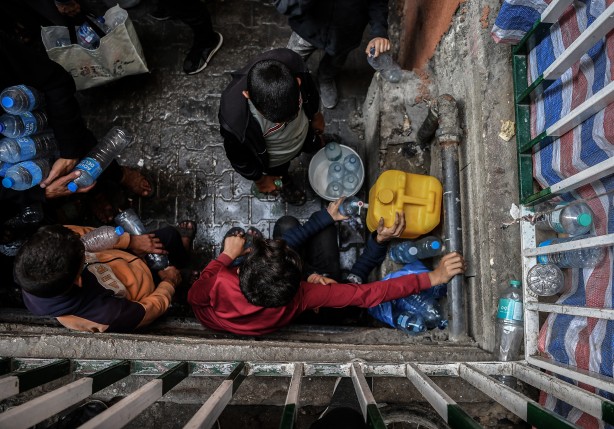 Foto - Bu görüntülere yürek dayanmaz! Binlerce Filistinli açlık ve susuzluk çekiyor! Yaşanan çatışmaların yükünü çocuklar taşıyor!