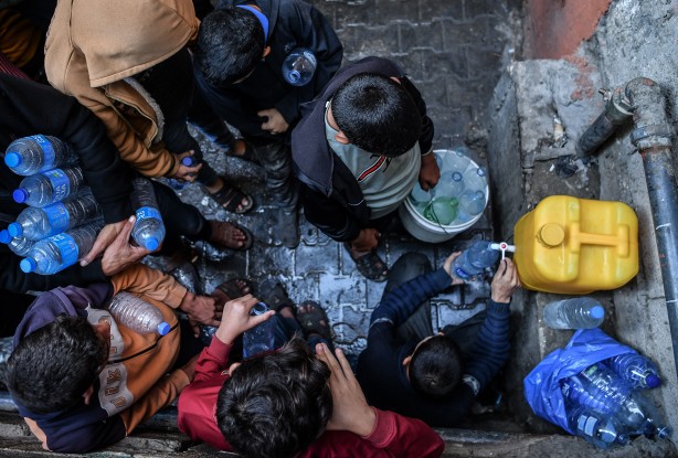 Foto - Bu görüntülere yürek dayanmaz! Binlerce Filistinli açlık ve susuzluk çekiyor! Yaşanan çatışmaların yükünü çocuklar taşıyor!