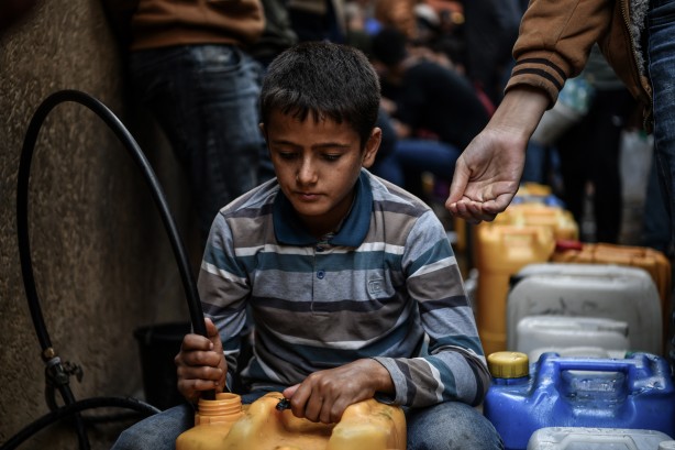 Foto - Bu görüntülere yürek dayanmaz! Binlerce Filistinli açlık ve susuzluk çekiyor! Yaşanan çatışmaların yükünü çocuklar taşıyor!