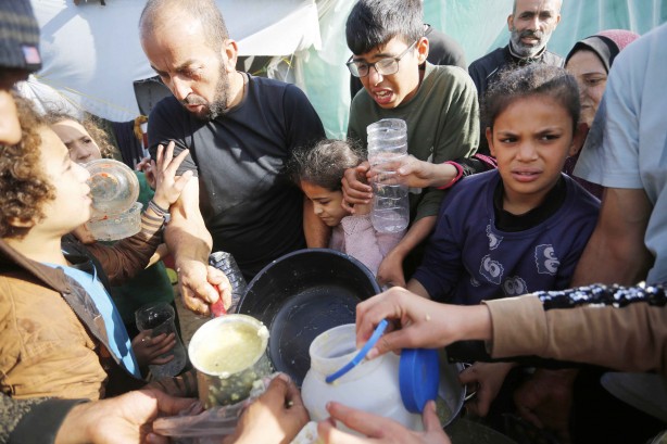 Foto - Bu görüntülere yürek dayanmaz! Binlerce Filistinli açlık ve susuzluk çekiyor! Yaşanan çatışmaların yükünü çocuklar taşıyor!