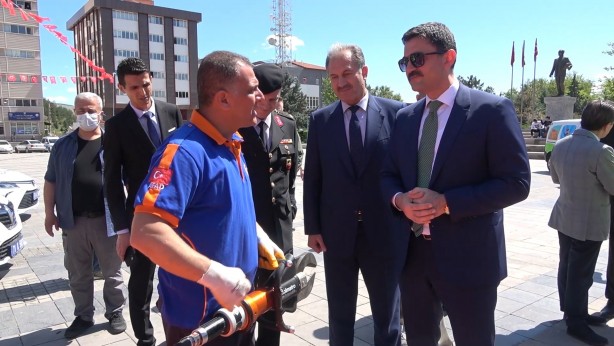 Foto - Bu gözlük içmeden sarhoş ediyor!