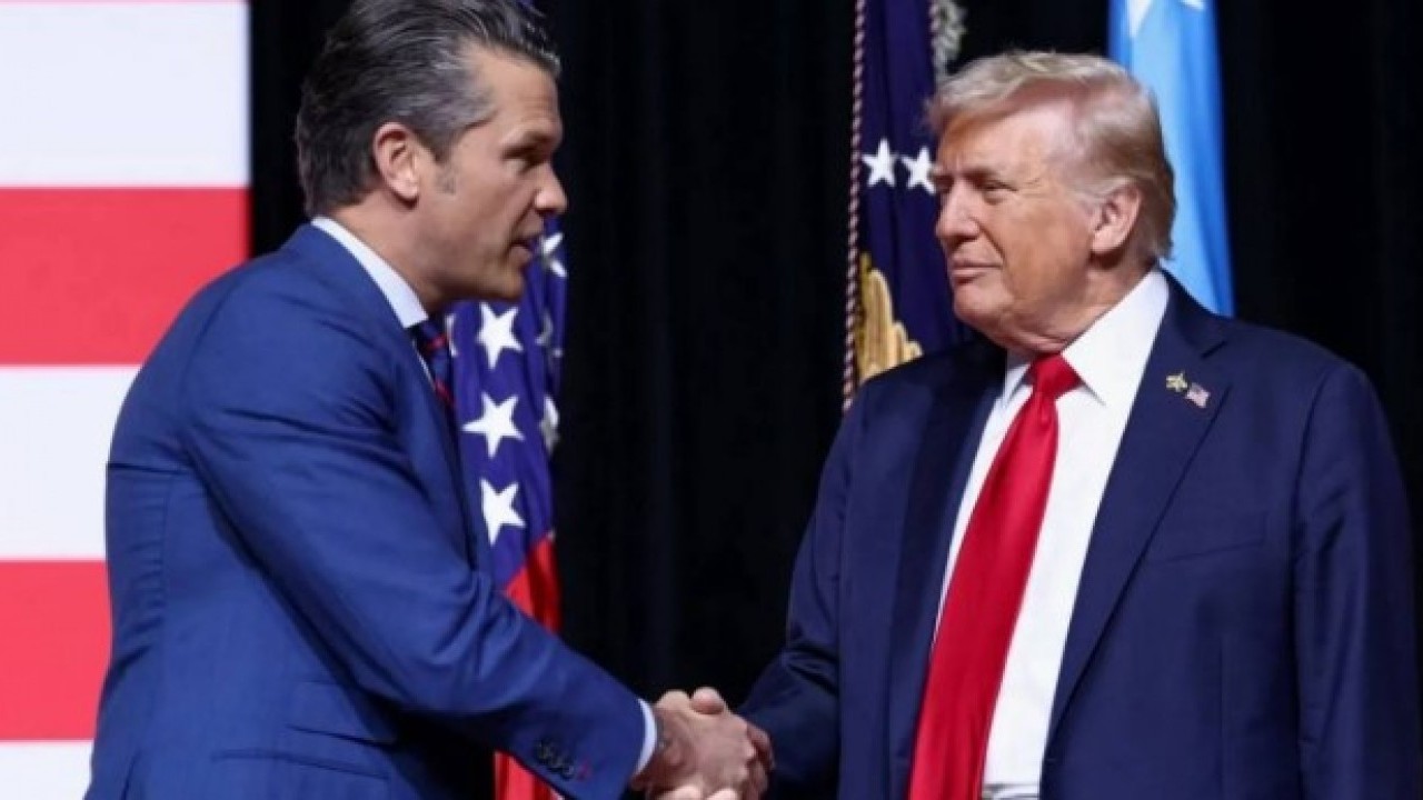 Foto - Bu günleri de görmek varmış: Maaşlarını alamayınca yemek kuyruğuna girdiler!