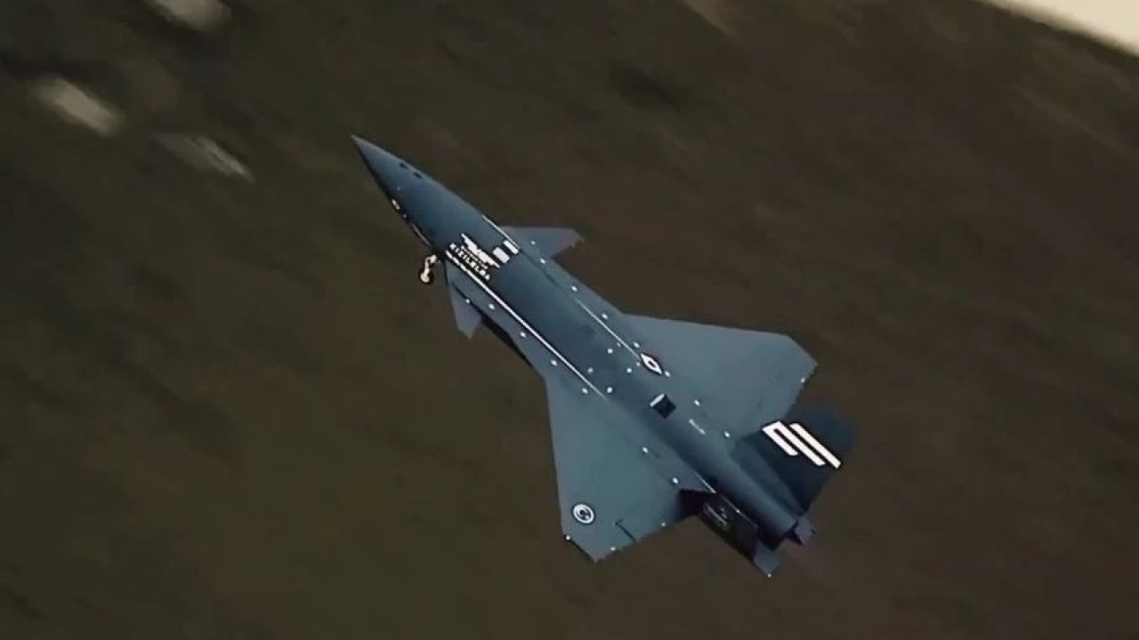 Bu güzel bir gelişme değil: Baykar'ın ortağı Türkiye'den önce topa girdi! Hürjet yerine o uçağı alacaklar