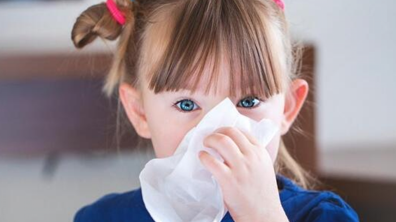 Bu haber olay olacak! Çocuklarda renkli burun akıntısı varsa doktora koşun...