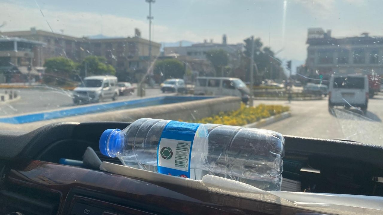 Bu haberi okuduktan sonra, arabada bir daha su şişesi bırakmayacaksınız! Meğer bu yüzden yangına sebep oluyormuş